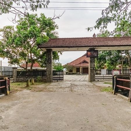 Готель Reddoorz Syariah Near Gor Ken Arok Маланг Екстер'єр фото